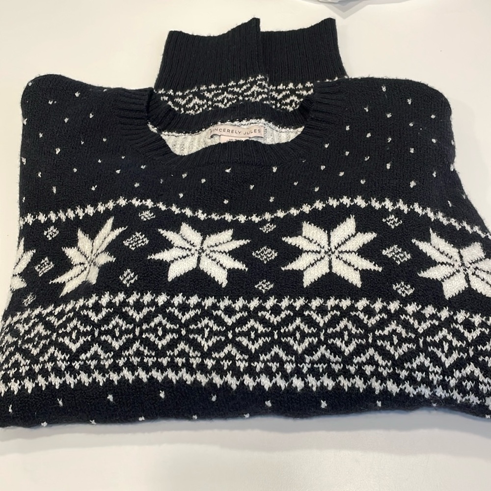 NWOT Sincerely Jules Short Black and White Snowflake Sweater in size XL